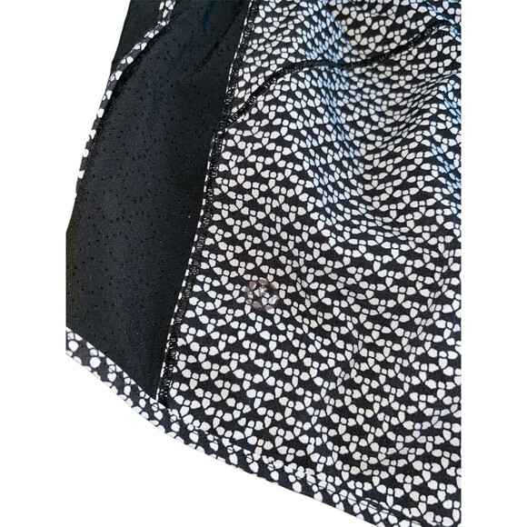 Black Shorts Lululemon Size 2 Exercise Shorts Polyester Activewear Running - Picture 4 of 5